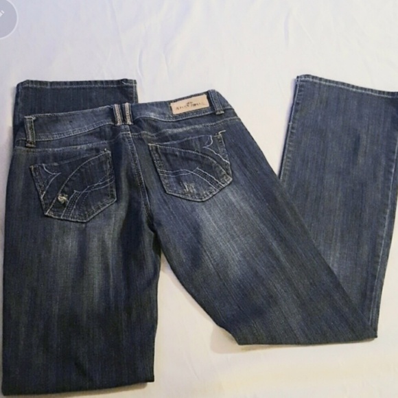 Almost Famous distressed blue jean. Size 5 - Picture 3 of 3